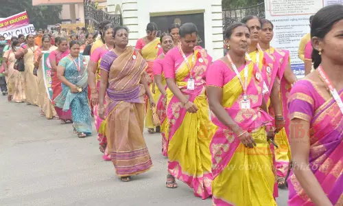 ஈரோட்டில் உலக எய்ட்ஸ் தின விழிப்புணர்வு ஊர்வலம்