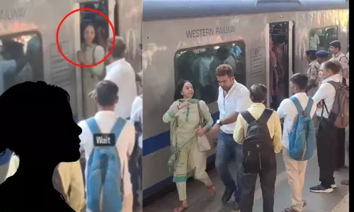 ஏசி ரெயில் பெட்டி படியில் நின்று கொண்டு இறங்க மறுத்த பெண் - வைரல் வீடியோ