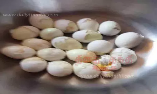 சத்துணவுக்காக வழங்கப்பட்டதில்   அழுகிய முட்டைகள்