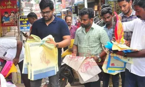 நாகர்கோவிலில் அதிகாரிகள் சோதனை:பிளாஸ்டிக் பைகள் வைத்திருந்த கடைக்கு சீல்