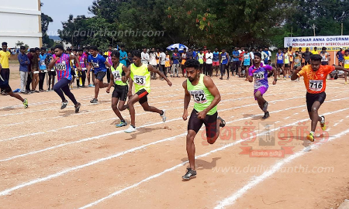 நாமக்கல்லில் கல்லூரி மாணவர்களுக்கான தடகள போட்டிகள் 500-க்கும் மேற்பட்டோர் பங்கேற்பு நாமக்கல்லில் கல்லூரி மாணவர்களுக்கான தடகள போட்டிகள் 500-க்கும் மேற்பட்டோர் பங்கேற்பு
