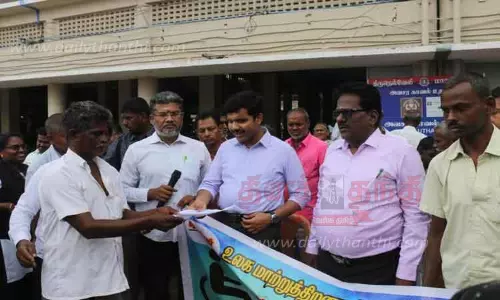 அரசு பஸ்களில் மாற்றுத்திறனாளிகள் இருக்கைகள் குறித்து விழிப்புணர்வு