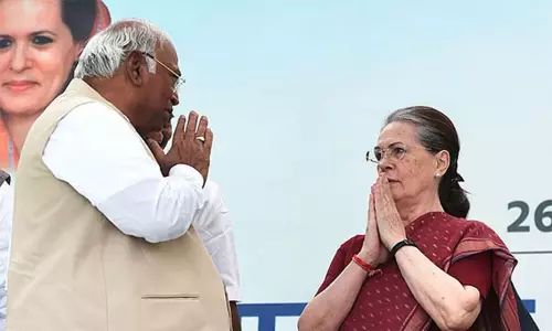 நாடாளுமன்ற குளிர்கால கூட்டம்: காங்கிரஸ் மூத்த தலைவர்கள் இன்று ஆலோசனை