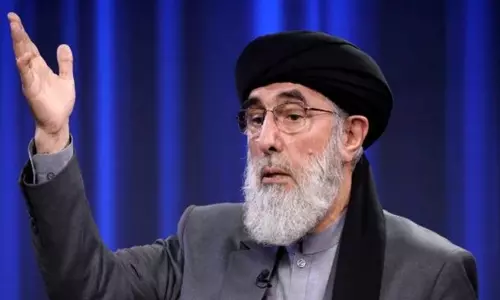 ஆப்கானிஸ்தானில் மசூதிக்குள் நுழைந்து முன்னாள் பிரதமர் ஹெக்மத்யாரை கொல்ல முயற்சி! ஆப்கானிஸ்தானில் மசூதிக்குள் நுழைந்து முன்னாள் பிரதமர் ஹெக்மத்யாரை கொல்ல முயற்சி!