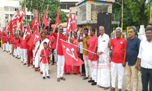 கோவில்பட்டியில் இருந்து மார்க்சிஸ்ட் கம்யூனிஸ்டு கட்சியினர் நடைபயணம் கோவில்பட்டியில் இருந்து மார்க்சிஸ்ட் கம்யூனிஸ்டு கட்சியினர் நடைபயணம்