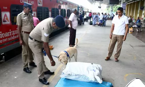 பலத்த போலீஸ் பாதுகாப்பு