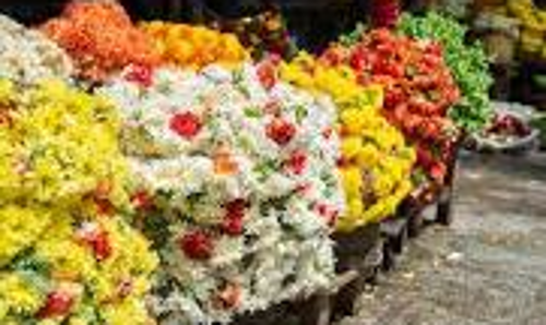 பனிப்பொழிவால் வரத்து குறைவு: நாமக்கல்லில் பூக்கள் விலை கிடுகிடு உயர்வு பனிப்பொழிவால் வரத்து குறைவு: நாமக்கல்லில் பூக்கள் விலை கிடுகிடு உயர்வு