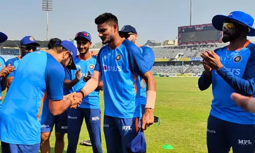 சலூன் கடை தொழிலாளி மகன் குல்தீப் சென் - இந்திய கிரிக்கெட் அணிக்காக தனது முதல் போட்டியில் அறிமுகம்..! சலூன் கடை தொழிலாளி மகன் குல்தீப் சென் - இந்திய கிரிக்கெட் அணிக்காக தனது முதல் போட்டியில் அறிமுகம்..!