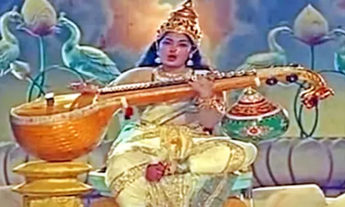 கலைமகளின் கைப்பொருளான வீணை கலைமகளின் கைப்பொருளான வீணை