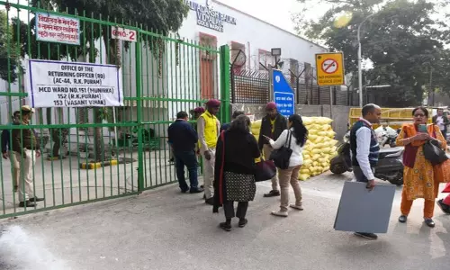 டெல்லி மாநகராட்சி தேர்தல்: வாக்கு பதிவு மந்தம்; 2 மணிவரை 30 சதவீதம் வாக்குகள் பதிவு