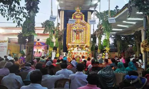 வடக்கு வண்டானம்  புனித சவேரியார் ஆலய தேர்பவனி