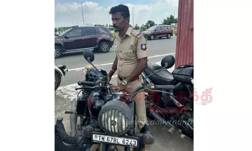 வாகன சோதனையில் ஈடுபட்ட வாலிபருக்கு மோசடி கும்பலுடன் தொடர்பு?