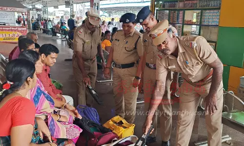 திருவாரூர் ரெயில் நிலையத்தில் போலீசார் தீவிர சோதனை திருவாரூர் ரெயில் நிலையத்தில் போலீசார் தீவிர சோதனை