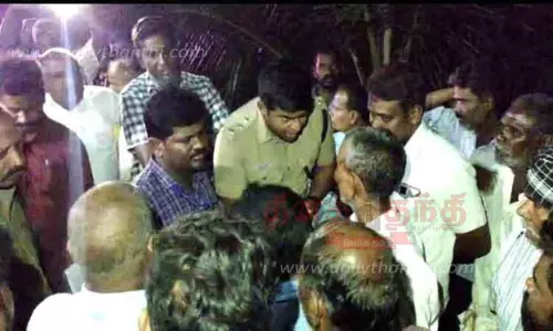 அடக்கம் செய்ய எதிர்ப்பு தெரிவித்ததால்  மூதாட்டியின் உடலை சாலையில் வைத்து பொதுமக்கள் போராட்டம்-அன்னூர் அருகே பரபரப்பு