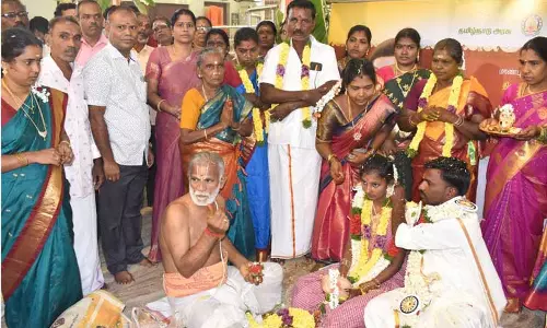 இந்து சமய அறநிலையத்துறை சார்பில்    திருவந்திபுரம் தேவநாதசுவாமி கோவிலில் 8 ஜோடிகளுக்கு இலவச திருமணம்