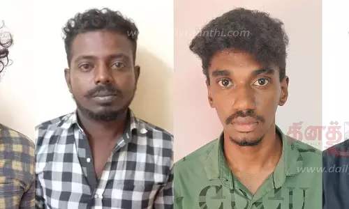 கவுன்சிலரை அரிவாளால் வெட்டியதாக 4 பேர் கைது கவுன்சிலரை அரிவாளால் வெட்டியதாக 4 பேர் கைது