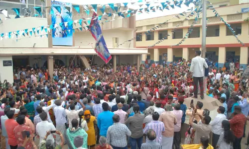 ஈரோடு புனித அமல அன்னை ஆலய தேர்த்திருவிழா கொடிஏற்றத்துடன் தொடங்கியது