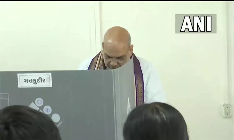 மத்திய உள்துறை அமைச்சர் அமித்ஷா தனது மகனும்... ... லைவ் அப்டேட்ஸ்: குஜராத் தேர்தல் - வாக்குப்பதிவு நிறைவு