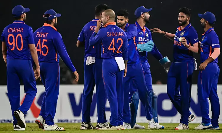 இந்திய அணியில் இறுதி கட்ட பந்துவீச்சாளர்கள் யார்? - முன்னாள் வீரர் கேள்வி இந்திய அணியில் இறுதி கட்ட பந்துவீச்சாளர்கள் யார்? - முன்னாள் வீரர் கேள்வி