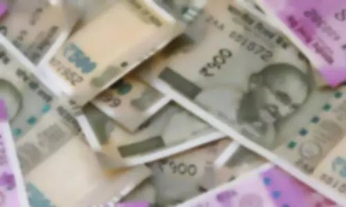 வெளிநாடுகளில் பணிபுரியும் இந்தியர்கள் மூலம் இந்தியாவிற்கு அனுப்பப்படும் பணம் பத்தாயிரம் கோடி டாலர்களாக உயர்வு!