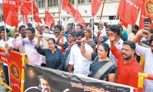 கீழ்ப்பாக்கம் அரசு ஆஸ்பத்திரி முன்பு நாம் தமிழர் கட்சி ஆர்ப்பாட்டம்