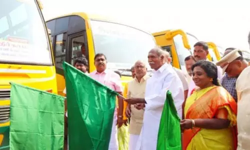 புதுச்சேரி மற்றும் காரைக்காலில் மாணவர்களுக்கான இலவச பஸ் சேவை தொடக்கம்