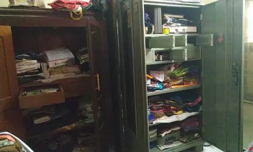 ஓய்வுபெற்ற கிராம நிர்வாக அலுவலர் வீட்டில் ரூ.16 லட்சம் நகை, பணம் கொள்ளை