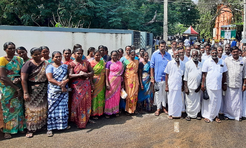 வைகை தண்ணீர் திறந்துவிடக்கோரி கிராமமக்கள் மனு வைகை தண்ணீர் திறந்துவிடக்கோரி கிராமமக்கள் மனு