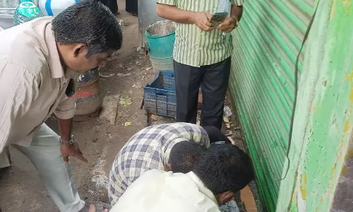 வாடகை செலுத்தாத 5 கடைகளுக்கு அதிகாரிகள் சீல் வாடகை செலுத்தாத 5 கடைகளுக்கு அதிகாரிகள் சீல்