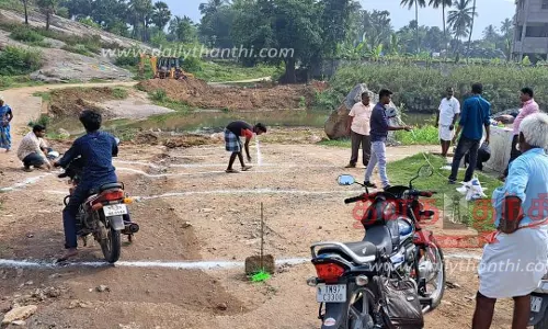 படவேடு கமண்டல நதி மீது மேம்பாலம் அமைக்க அளவீடு செய்யும் பணி