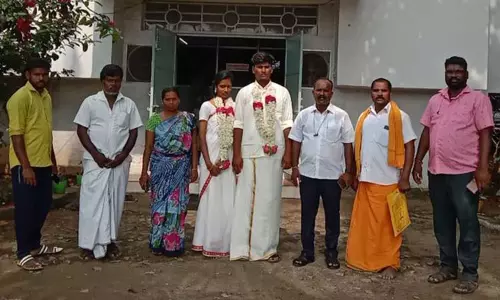 கள்ளக்குறிச்சி போலீஸ் சூப்பிரண்டு அலுவலகத்தில் பாதுகாப்பு கேட்டு காதல் ஜோடி தஞ்சம் கள்ளக்குறிச்சி போலீஸ் சூப்பிரண்டு அலுவலகத்தில் பாதுகாப்பு கேட்டு காதல் ஜோடி தஞ்சம்