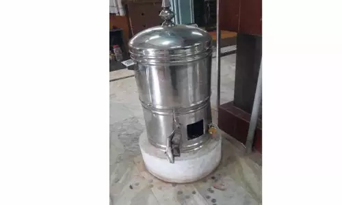 கோவிலின் உண்டியலை உடைத்து பணம் திருடிய முதியவர் கைது