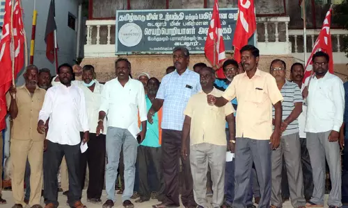 மின் ஊழியர்கள் ஆர்ப்பாட்டம்