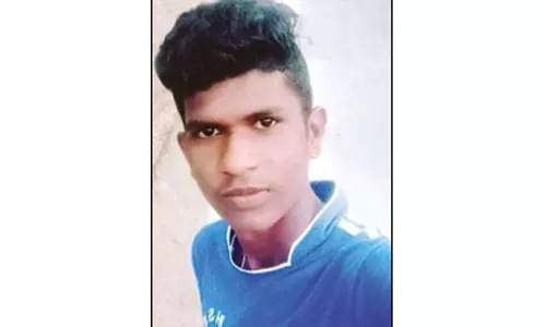 கல்லூரி கட்டணம் செலுத்த முடியாததால் விஷம் குடித்து மாணவர் தற்கொலை