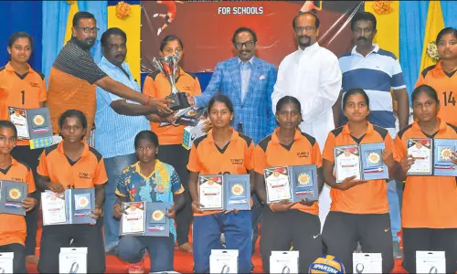 மாநில பள்ளி கைப்பந்து: டான்போஸ்கோ,செயின்ட் மேரிஸ் அணிகள் சாம்பியன் மாநில பள்ளி கைப்பந்து: டான்போஸ்கோ,செயின்ட் மேரிஸ் அணிகள் சாம்பியன்
