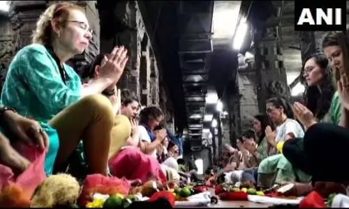 ஸ்ரீகாளஹஸ்தி கோவிலில் சிறப்பு பூஜை நடத்திய பிரேசில் பக்தர்கள்! ஸ்ரீகாளஹஸ்தி கோவிலில் சிறப்பு பூஜை நடத்திய பிரேசில் பக்தர்கள்!