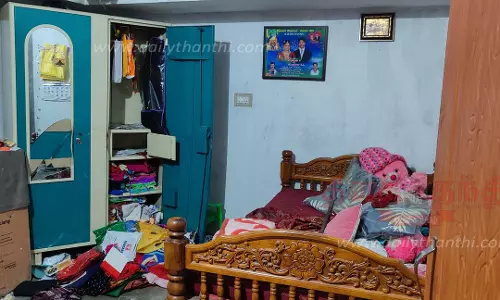 வீட்டின் கதவை உடைத்து நகை- பணம் திருட்டு