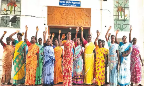 சமையல் கியாஸ் குடோன் அமைக்க எதிர்ப்பு: வட்டார வளர்ச்சி அலுவலகம் முற்றுகை சமையல் கியாஸ் குடோன் அமைக்க எதிர்ப்பு: வட்டார வளர்ச்சி அலுவலகம் முற்றுகை