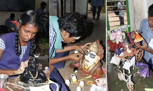 3 ஆயிரம் மாணவ, மாணவிகள் பங்கேற்கும் மாவட்ட அளவிலான கலைத் திருவிழா தொடக்கம்: சிலைகள், கலைப்பொருட்களை வடிவமைத்து அசத்தல் 3 ஆயிரம் மாணவ, மாணவிகள் பங்கேற்கும் மாவட்ட அளவிலான கலைத் திருவிழா தொடக்கம்: சிலைகள், கலைப்பொருட்களை வடிவமைத்து அசத்தல்