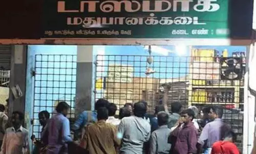 தமிழகத்தில் கூடுதல் விலைக்கு மது விற்பனை - 852 டாஸ்மாக் ஊழியர்களை சஸ்பெண்ட் செய்து உத்தரவு