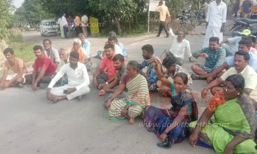 கிராம மக்கள் சாலை மறியல்