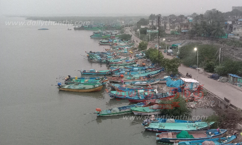 மீனவர்கள் 2-வது நாளாக மீன்பிடிக்க செல்லவில்லை