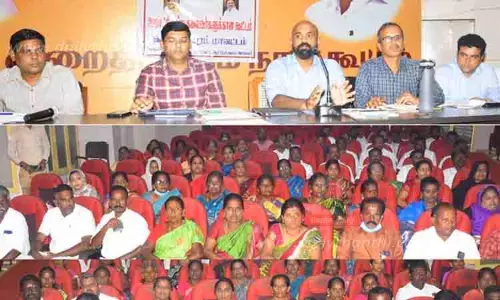 ஊராட்சிகளில் தெரு விளக்குகள் செல்போன் மூலம் செயல்படுத்தப்படும்-ஊராட்சி தலைவர்கள் கூட்டத்தில் கலெக்டர் தகவல் ஊராட்சிகளில் தெரு விளக்குகள் செல்போன் மூலம் செயல்படுத்தப்படும்-ஊராட்சி தலைவர்கள் கூட்டத்தில் கலெக்டர் தகவல்