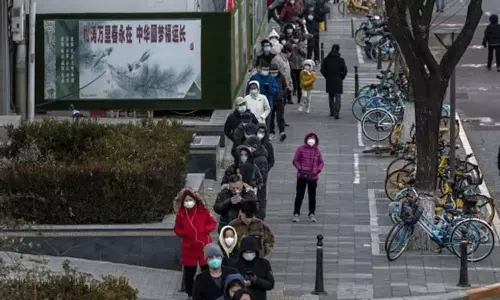 பொதுமக்களின் போராட்டம் எதிரொலி சீன தலைநகரில் கொரோனா பரிசோதனை கட்டுப்பாடுகள் தளர்வு