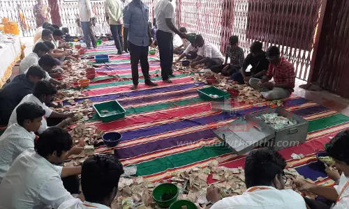 சேலம் சுகவனேசுவரர் கோவிலில் உண்டியல் காணிக்கை ரூ.9½ லட்சம் சேலம் சுகவனேசுவரர் கோவிலில் உண்டியல் காணிக்கை ரூ.9½ லட்சம்