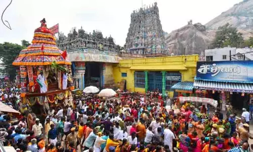 திருக்கார்த்திகை தீபத்திருவிழாவின் சிகர நிகழ்ச்சிகள் -திருப்பரங்குன்றத்தில் தேரோட்டம்; மலையில் மகாதீபம் ஏற்றப்பட்டது  - ஏராளமான பக்தர்கள் தரிசனம்