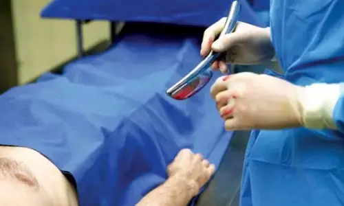 இறந்தவரின் தொடையில் உயிருடன் இருந்த வெளியே வந்த பாம்பு - பிரேத பரிசோதனையில்...அலறி அடித்து ஓடிய பெண்...! இறந்தவரின் தொடையில் உயிருடன் இருந்த வெளியே வந்த பாம்பு - பிரேத பரிசோதனையில்...அலறி அடித்து ஓடிய பெண்...!