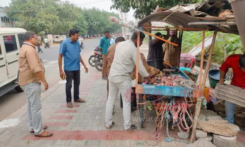 ஆக்கிரமிப்பு கடைகள் அகற்றம் ஆக்கிரமிப்பு கடைகள் அகற்றம்