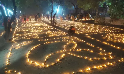 தாடிக்கொம்பு சவுந்தரராஜ பெருமாள் கோவிலில் லட்ச தீபங்கள் ஏற்றி வழிபாடு