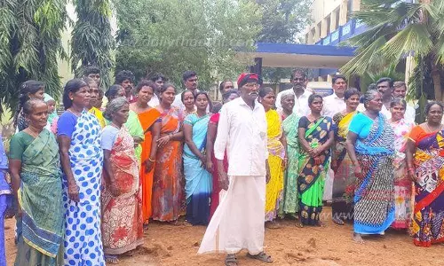 ஆத்தூர் ஒன்றிய அலுவலகத்தை முற்றுகையிட்ட கிராம மக்கள் ஆத்தூர் ஒன்றிய அலுவலகத்தை முற்றுகையிட்ட கிராம மக்கள்